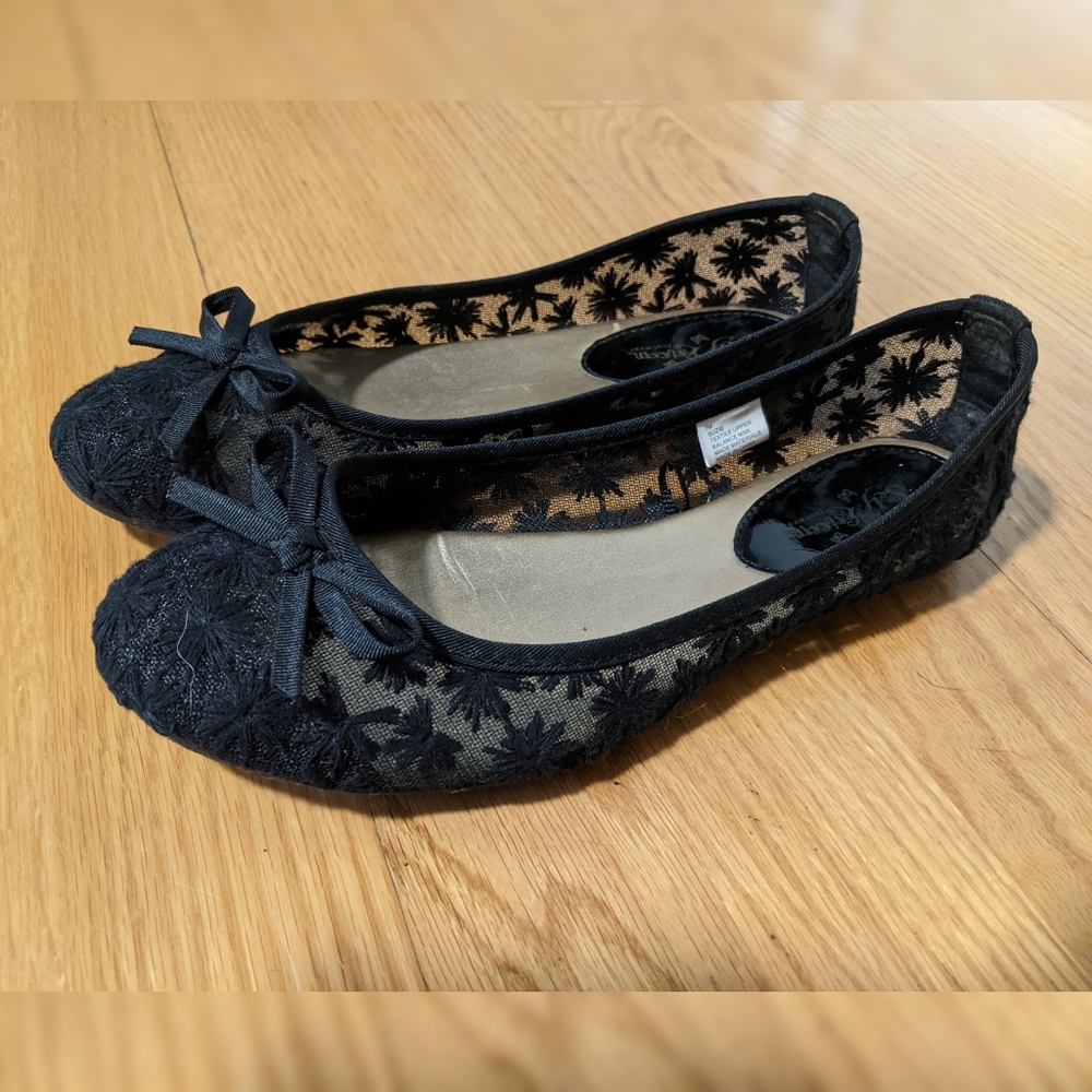 Adorable black lace ballerina flats
